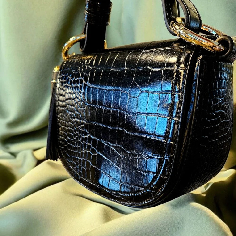 SALE!! Black Croc Embossed Saddle Bag with Gold Accents NWT - Picture 4 of 8